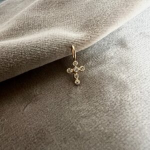 Mini kors i 14 kt. guld med 6 diamanter